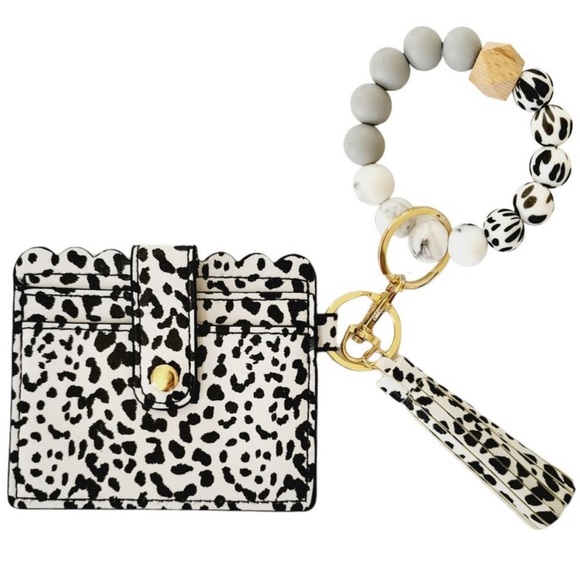 DIVAS LiMiTED Handbags - Leopard Print Silicone Beaded Wristlet ID Holder